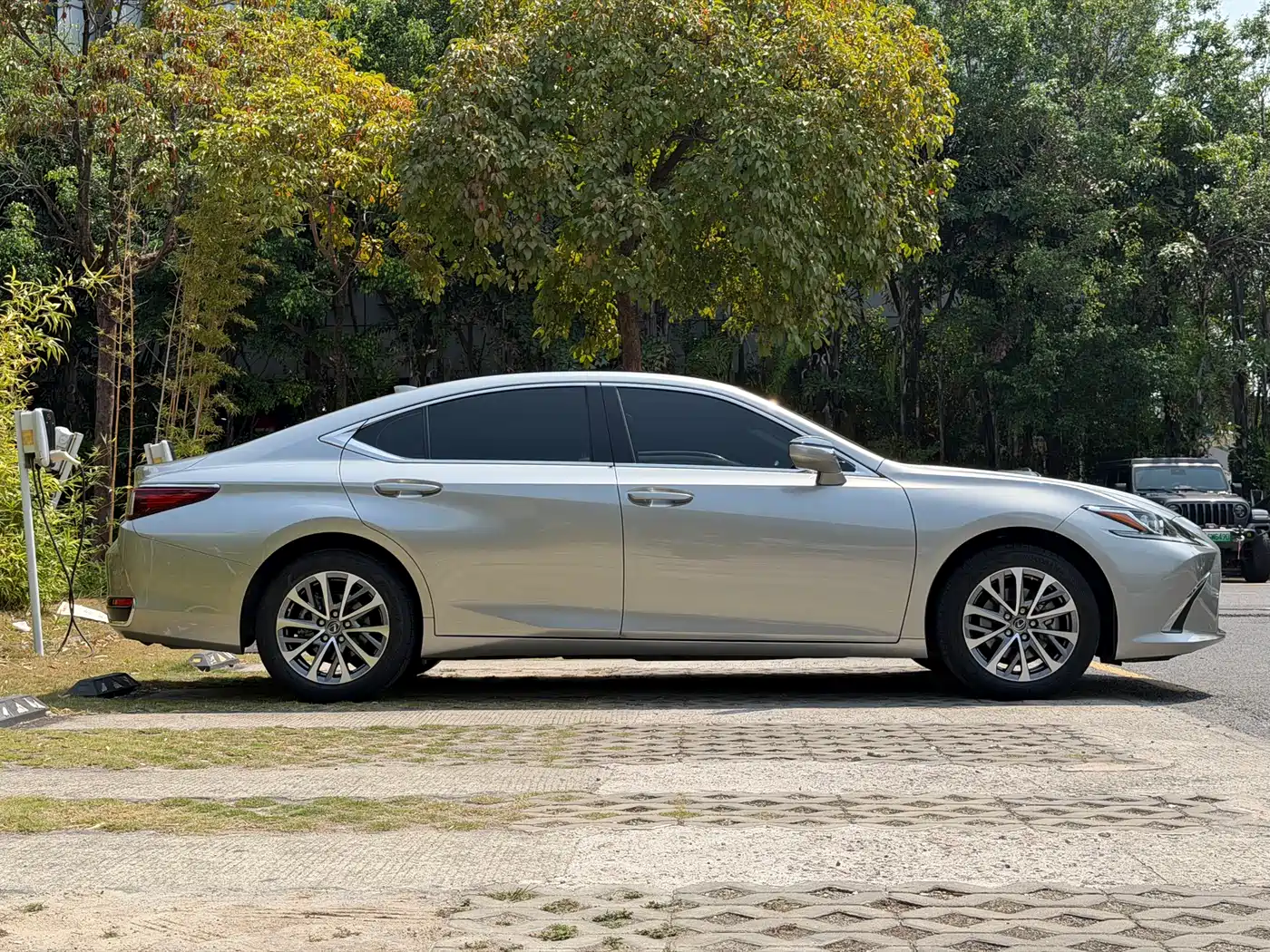 Lexus ES 2022 200 Excellence Edition фото 12