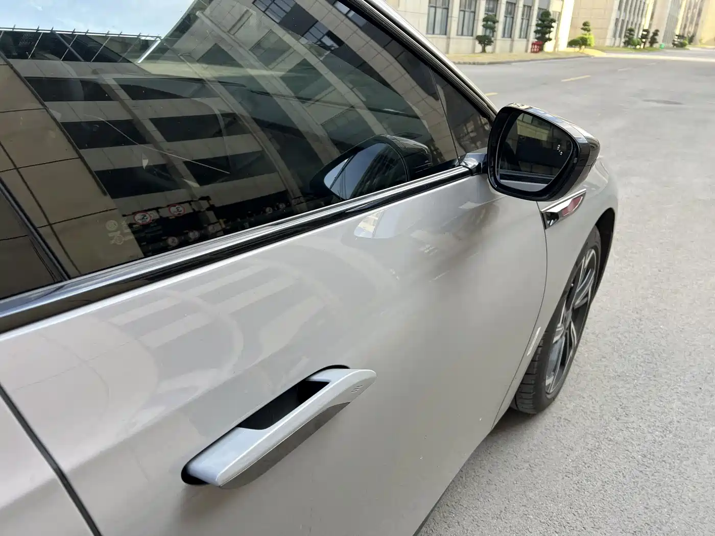 Hongqi EH7 2024 Model 760 Pro+ AWD фото 25