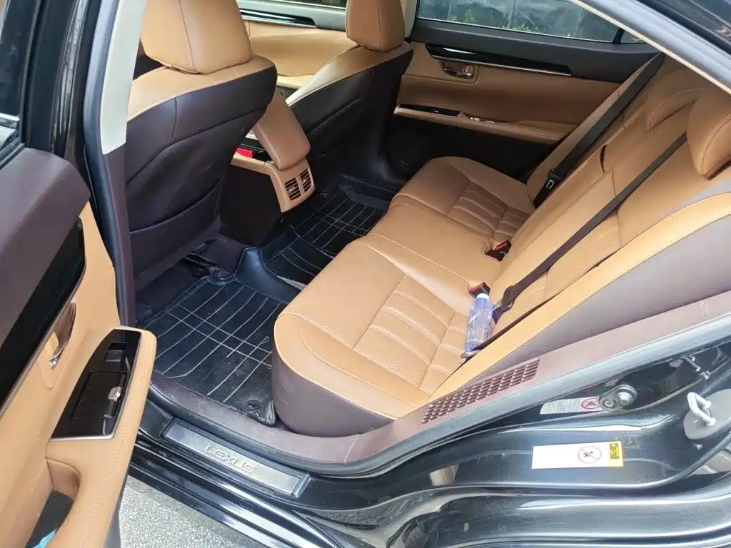 Фото 15 - Lexus ES
