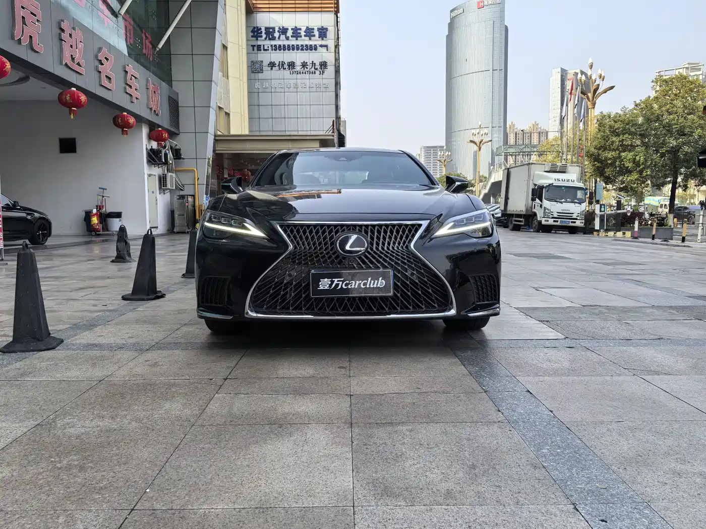 Фото 2 - Lexus LS