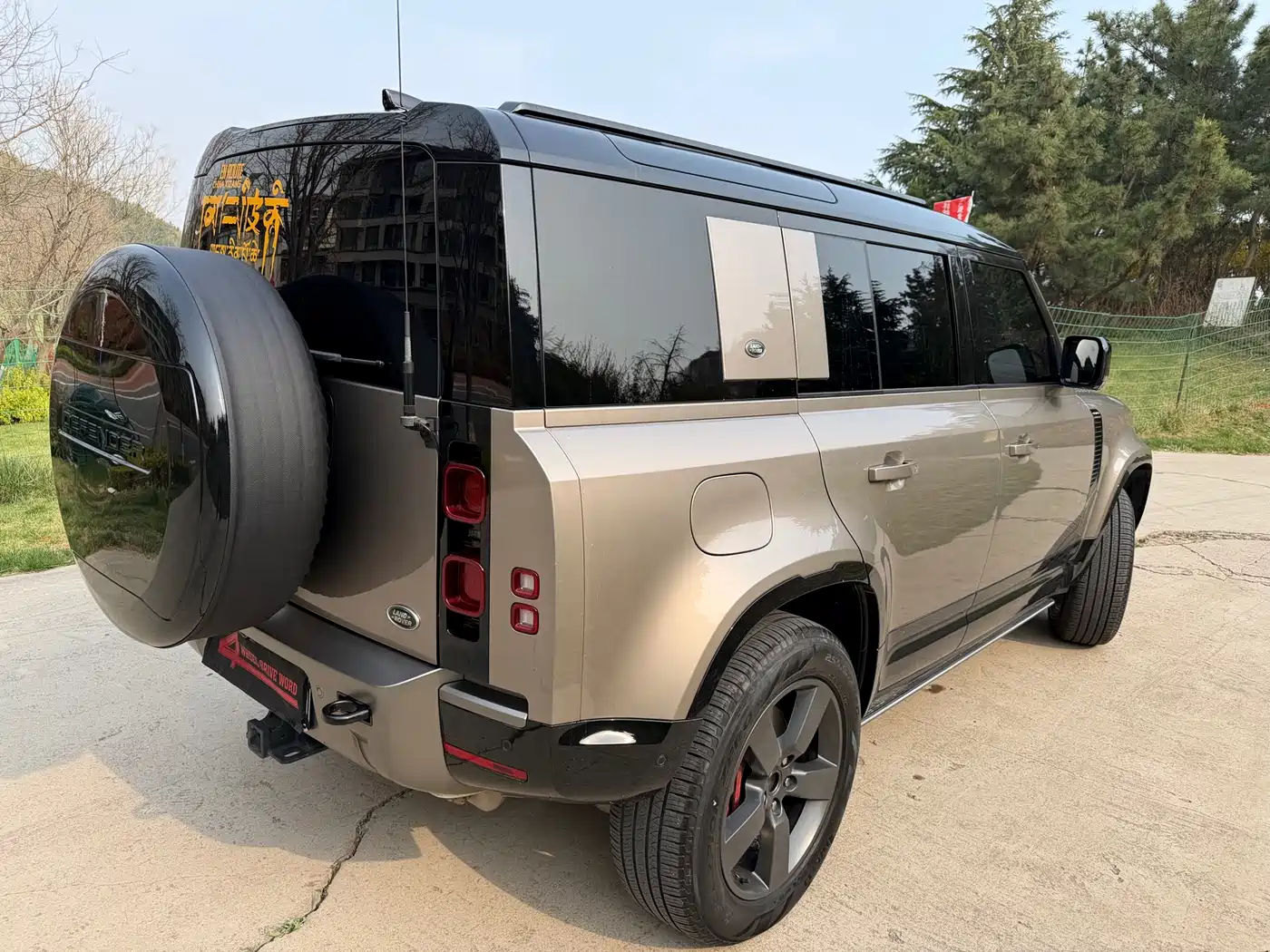 Land Rover Defender 2022 110 P400 X-DYNAMIC HSE фото 7