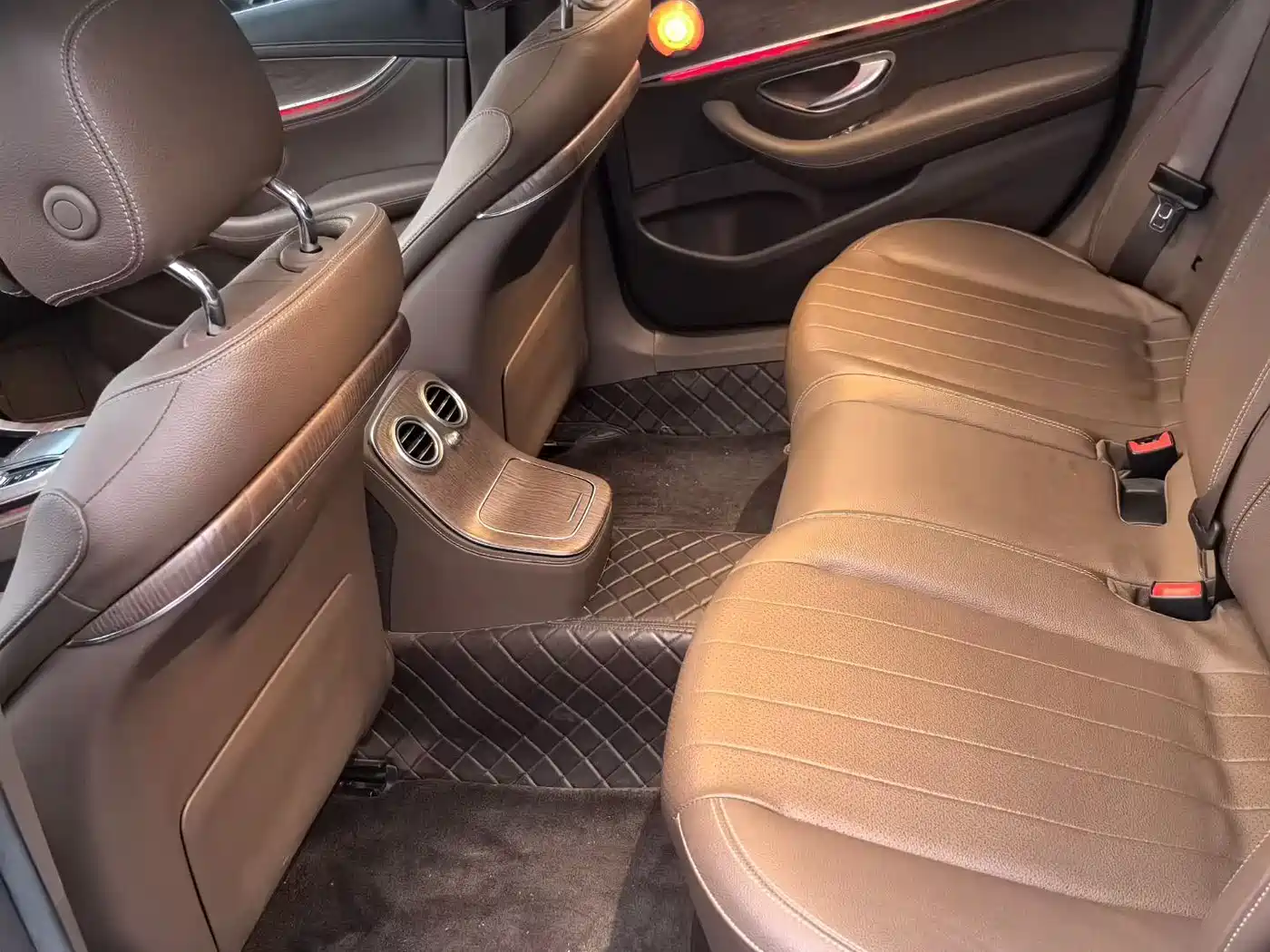 Mercedes-Benz E-Class 2022 E 300 L Fashion фото 7
