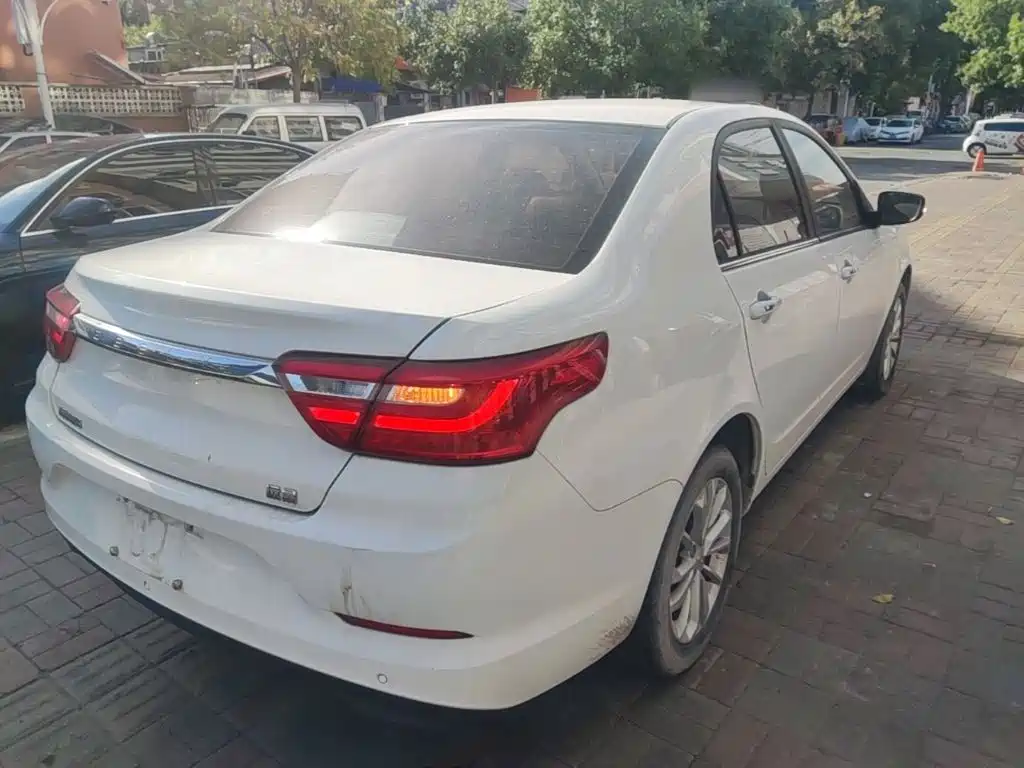 Фото 7 - Geely Vision