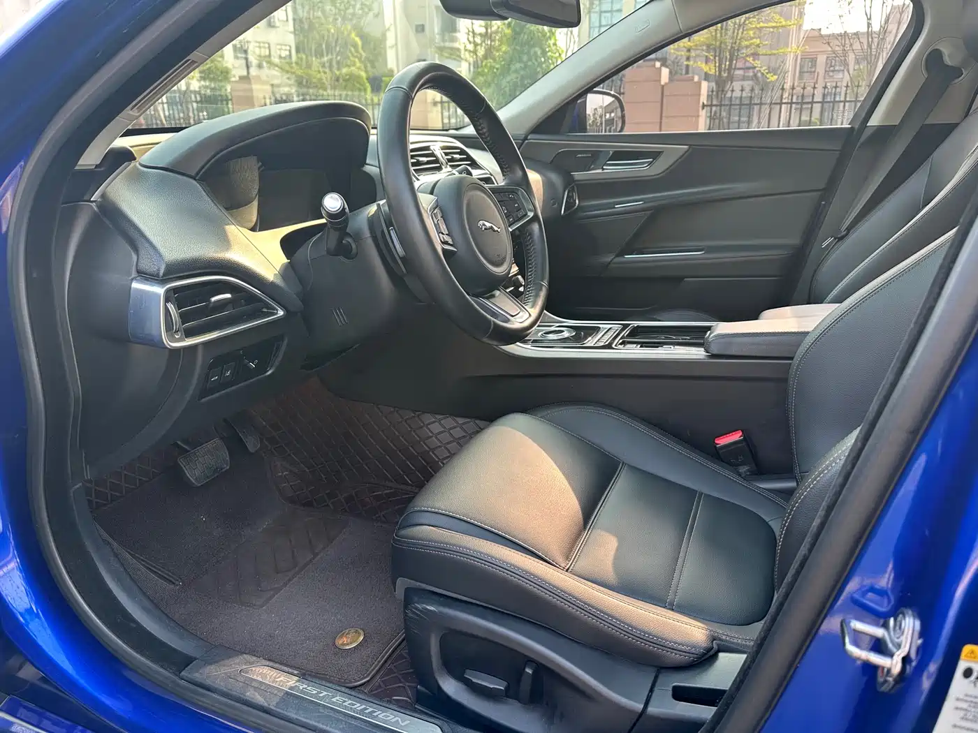 Фото 4 - Jaguar XEL