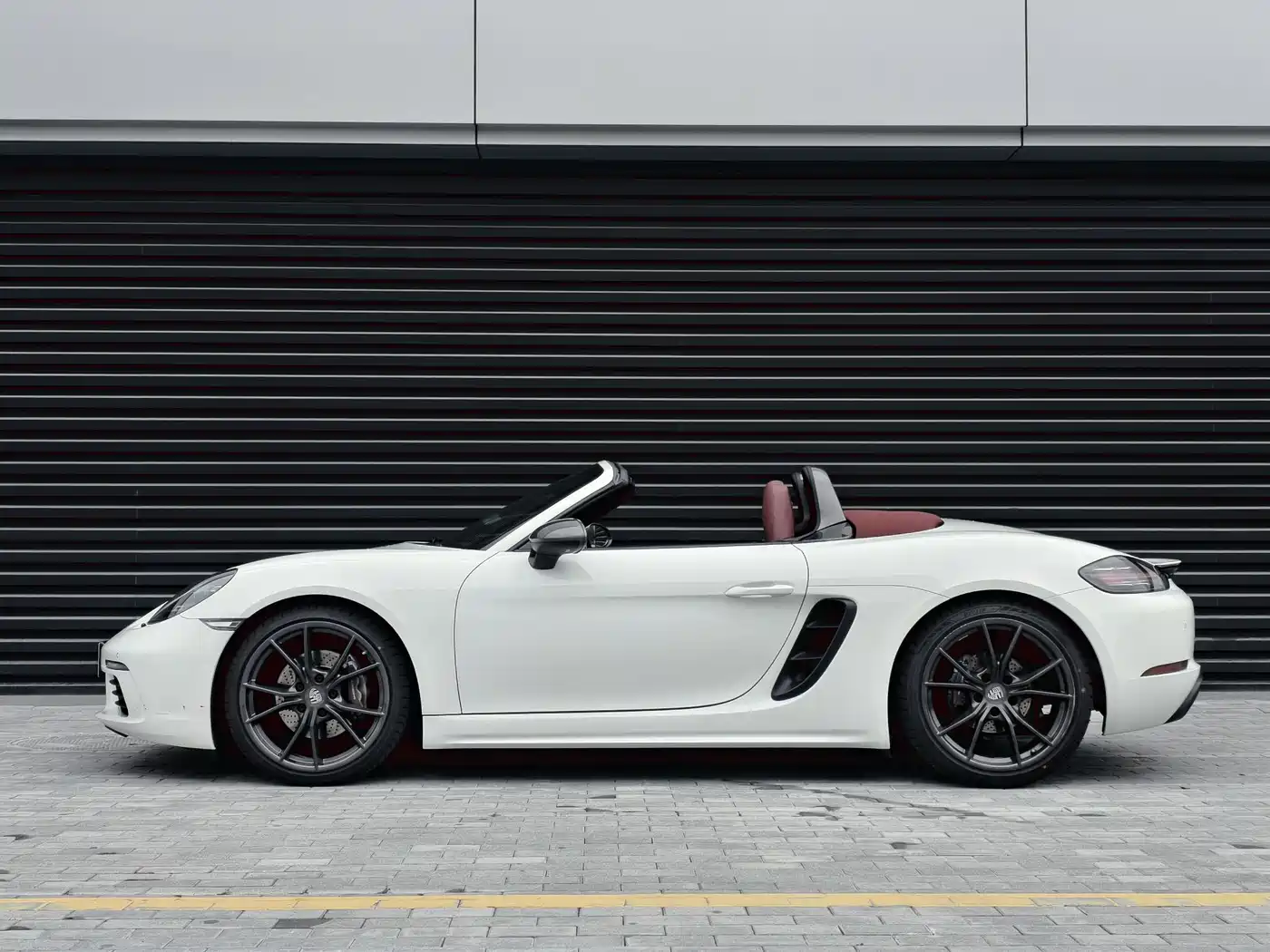 Porsche 718 2022 Boxster T 2.0T фото 3