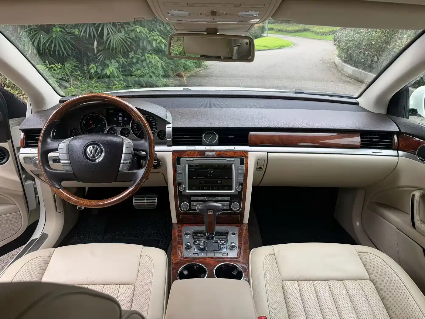 Volkswagen Phaeton 2012 3.6L Premium Custom фото 4