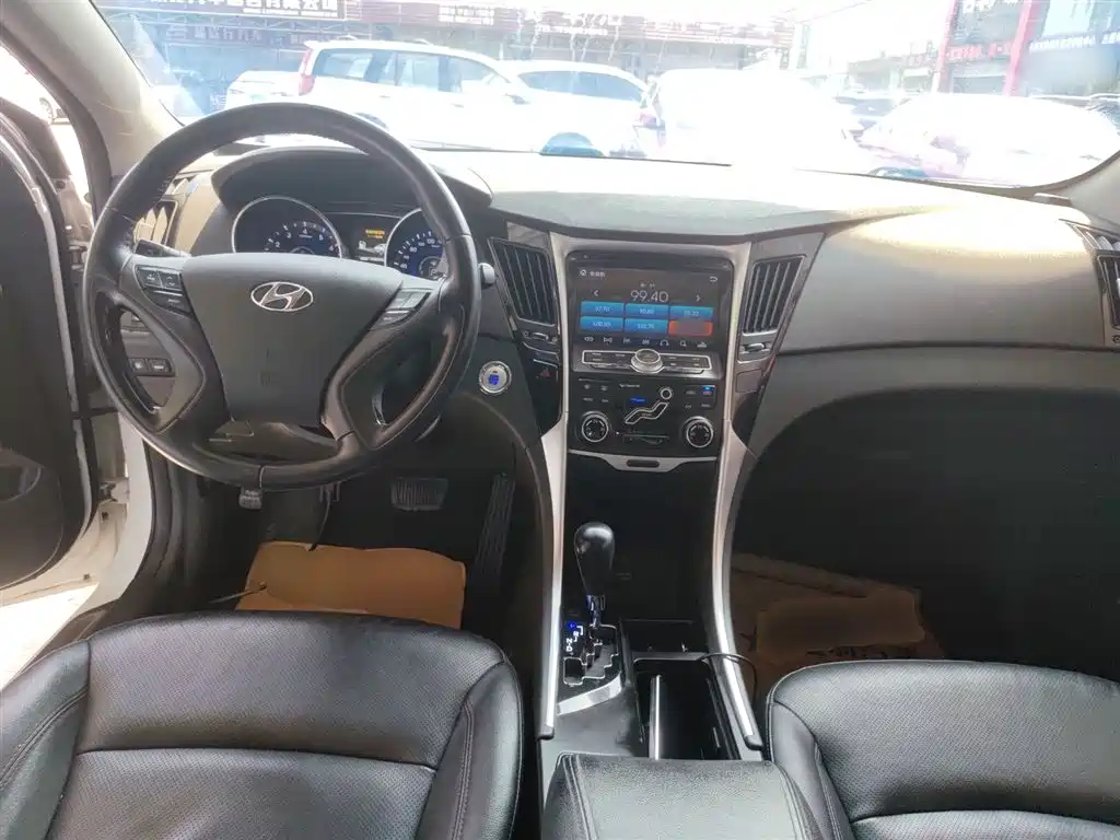 Hyundai Sonata 2015 Classic 2.0L Automatic Luxury Edition фото 10
