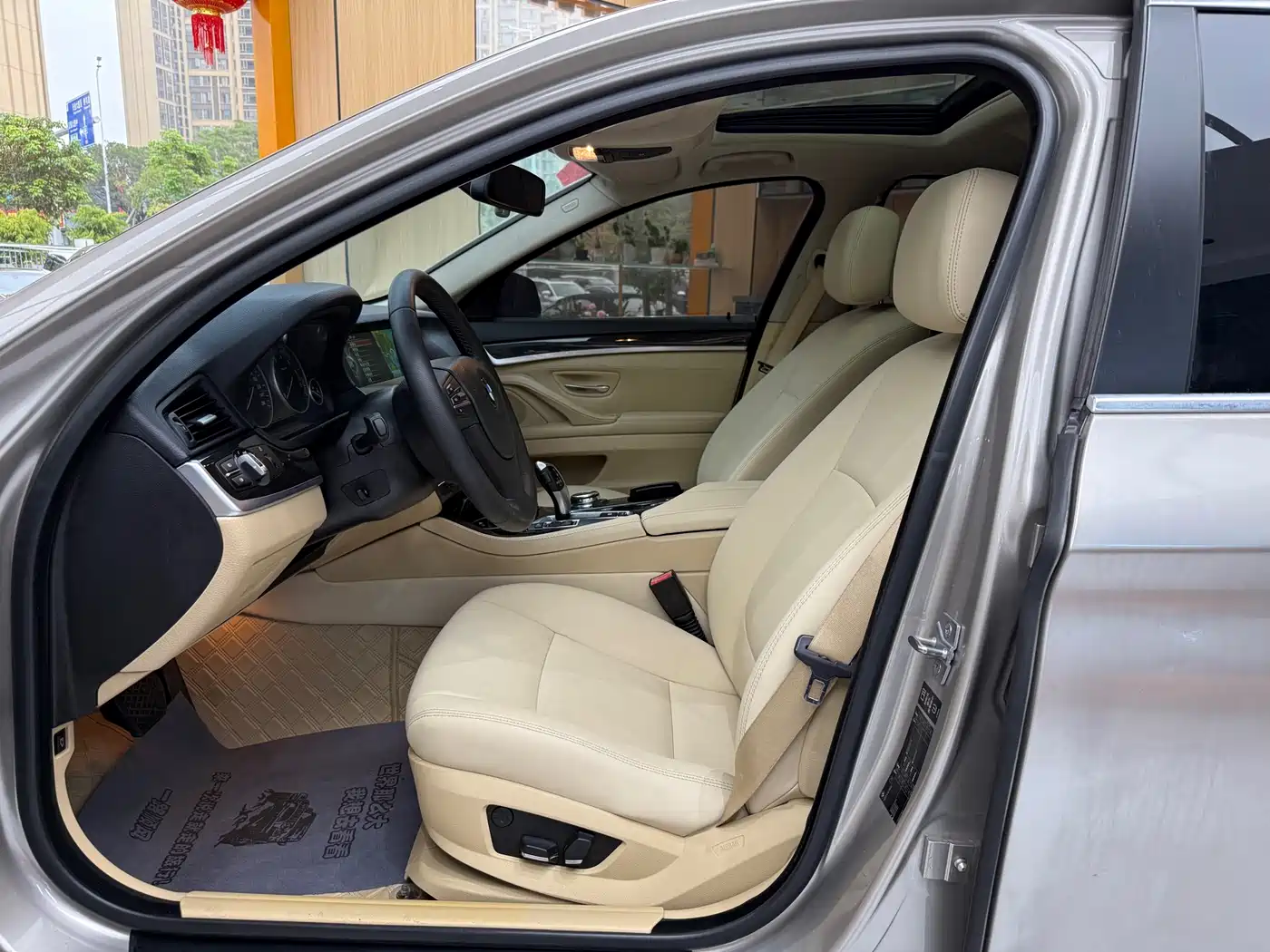 BMW 5 Series 2013 530Li Luxury фото 12