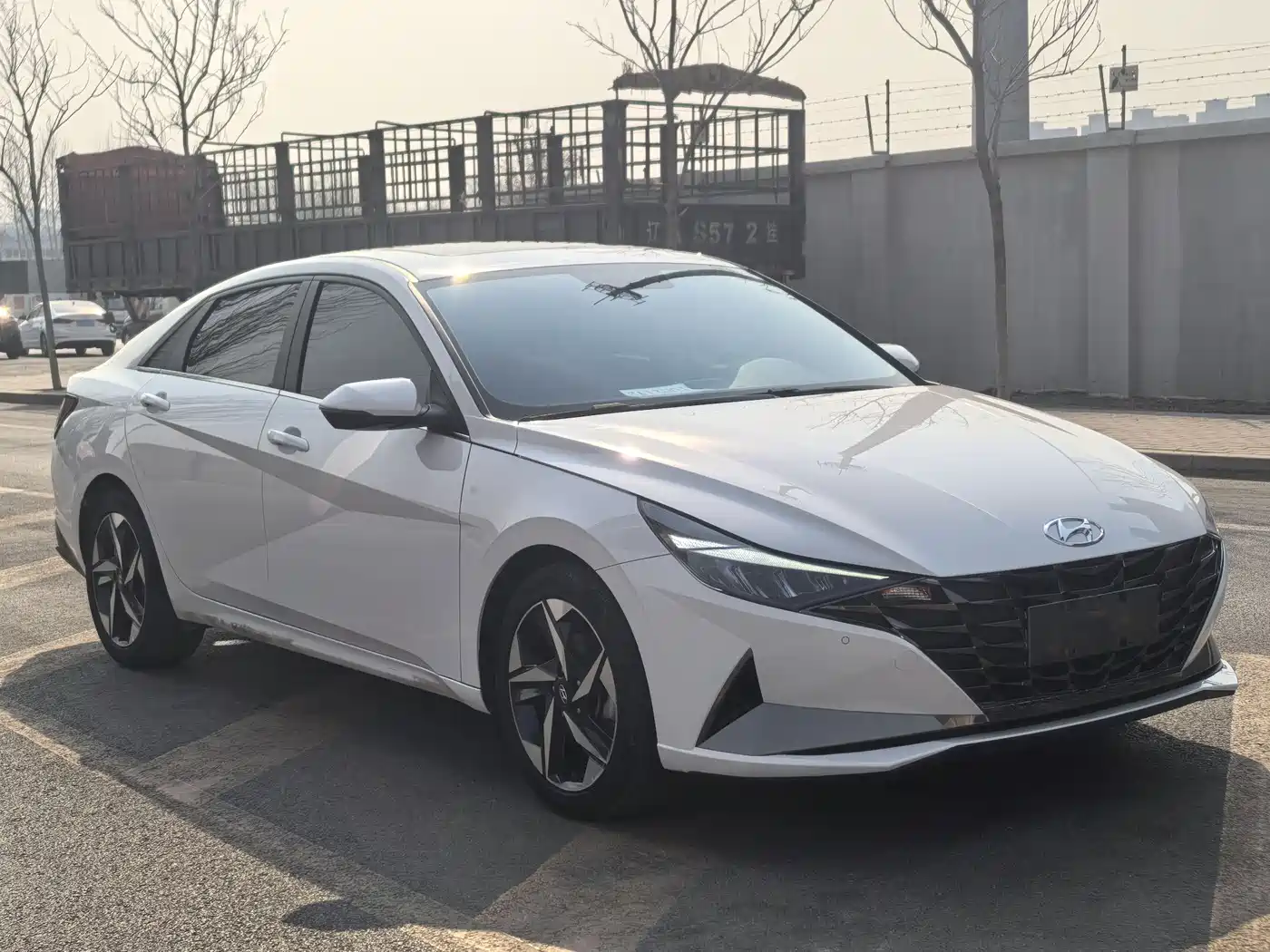 HYUNDAI ELANTRA