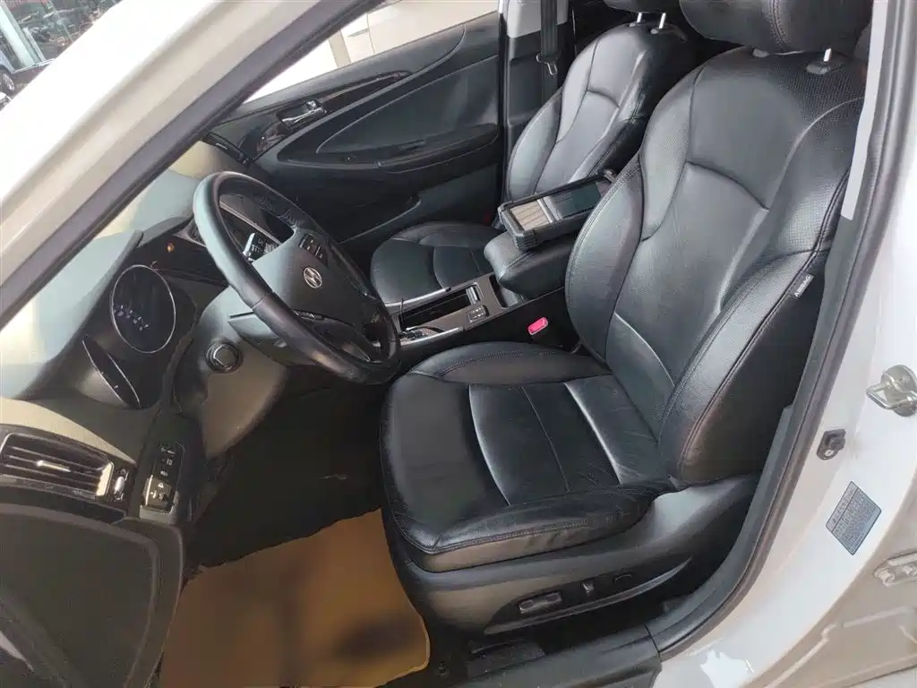 Hyundai Sonata 2015 Classic 2.0L Automatic Luxury Edition фото 15