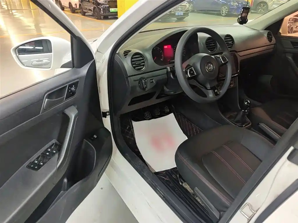 Volkswagen Jetta 2015 Value Edition 1.6L Manual Fashion фото 16