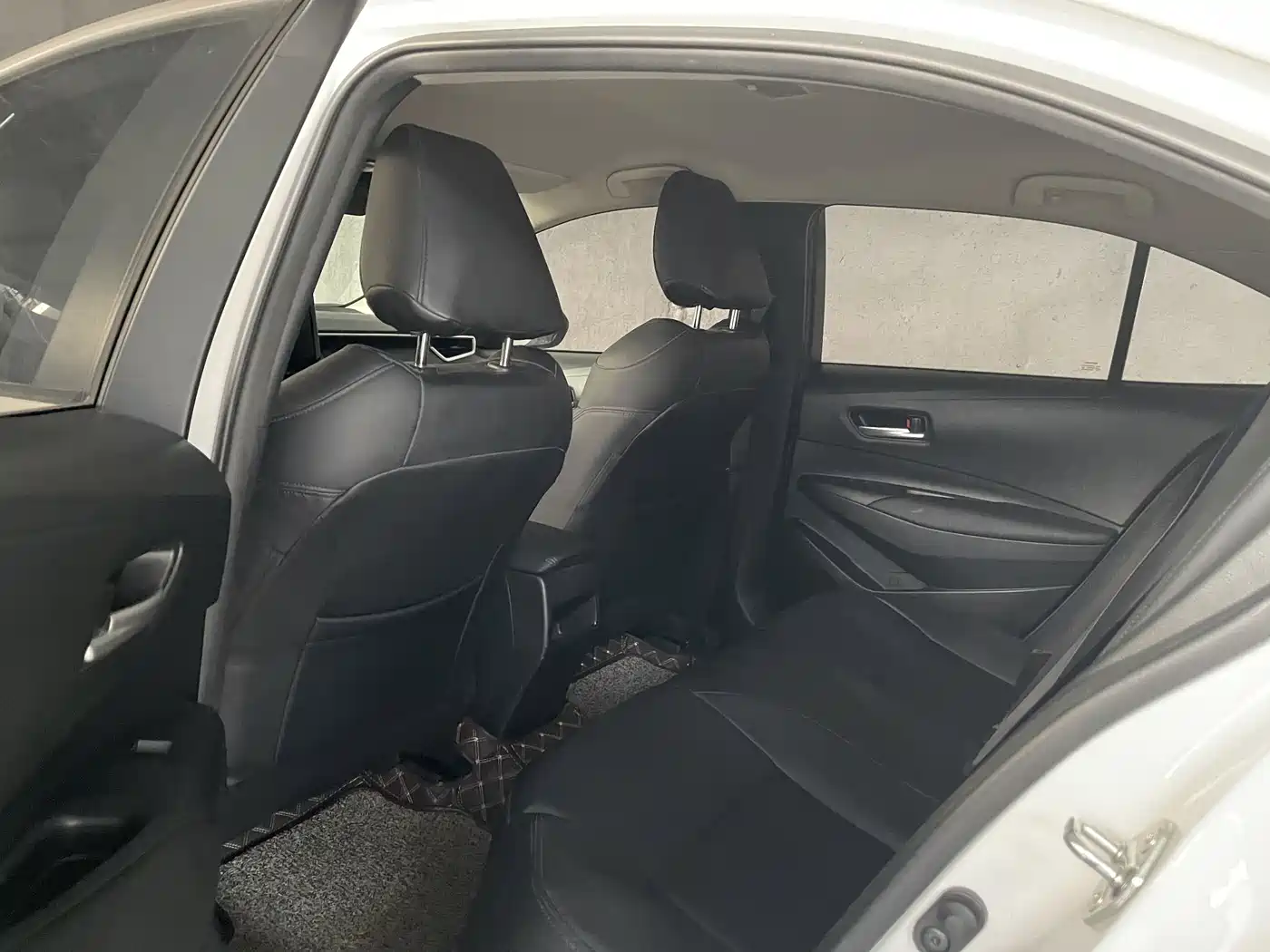 Toyota Corolla 2022 1.2T S-CVT Pioneer PLUS Edition фото 3