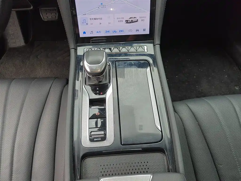 Hongqi H5 2024 2.0T Automatic Smart Connect Flag Smooth Edition фото 10