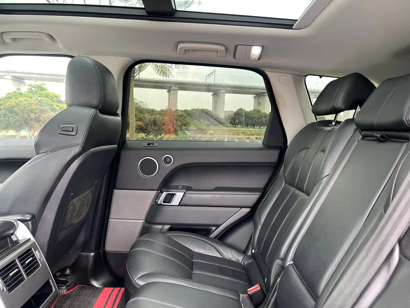 Land Rover Range Rover Sport 2017 3.0 SC V6 SE фото 27