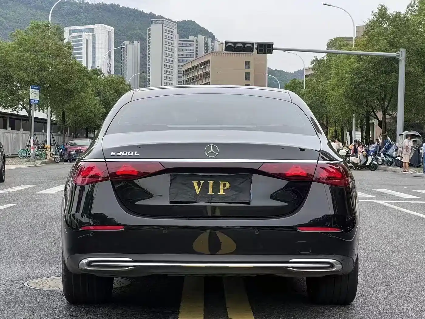 Mercedes-Benz E-Class 2024 Model E 300 L Luxury фото 8