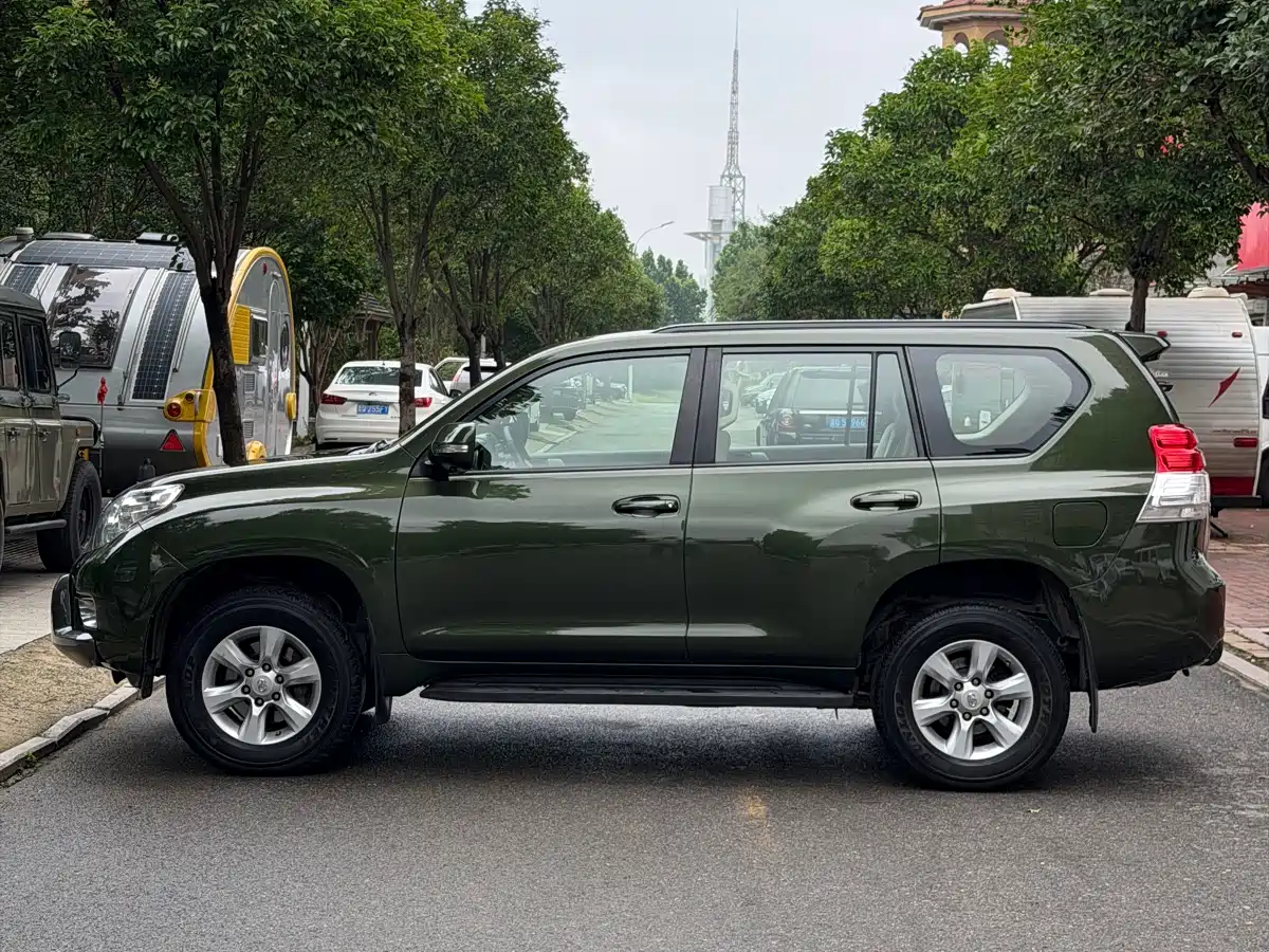 Toyota Prado (Import) 2010 2.7L Automatic Standard фото 3
