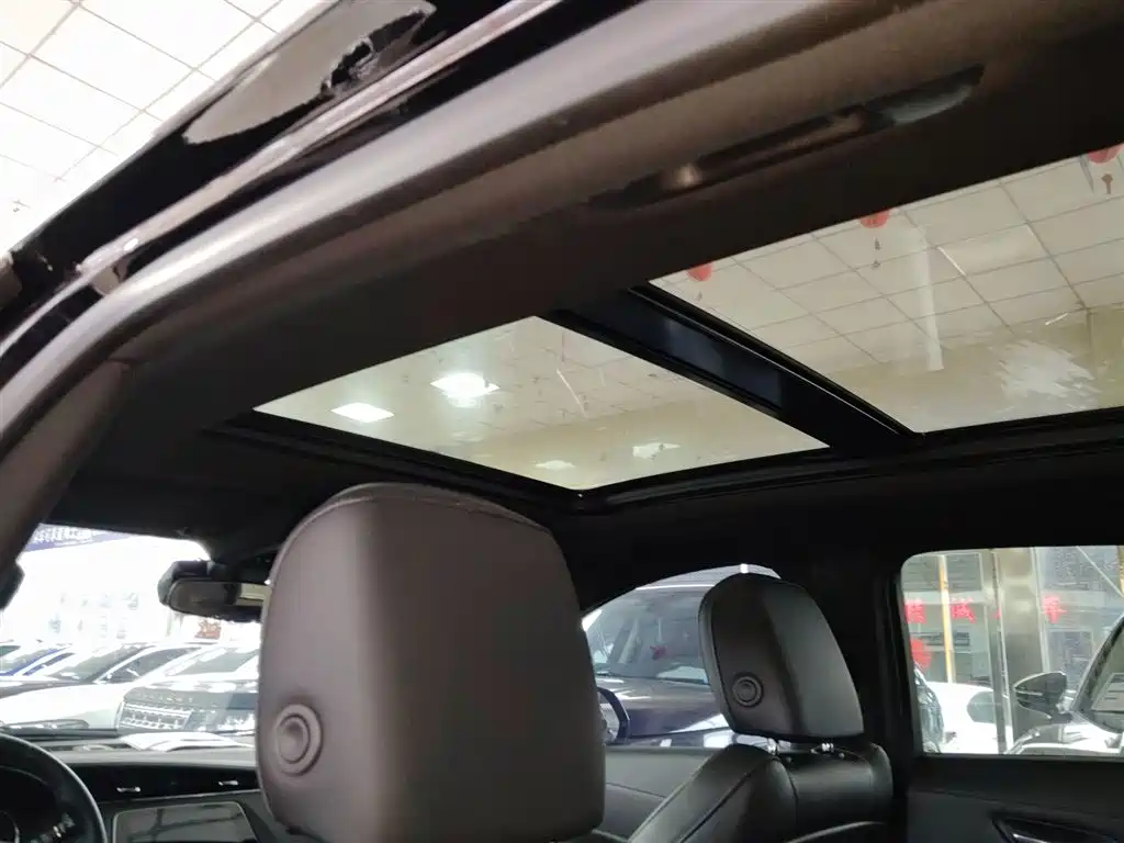 CADILLAC XT4