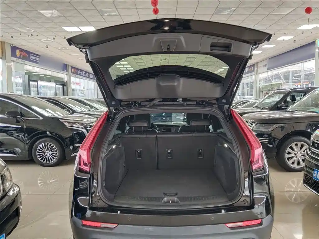 CADILLAC XT4