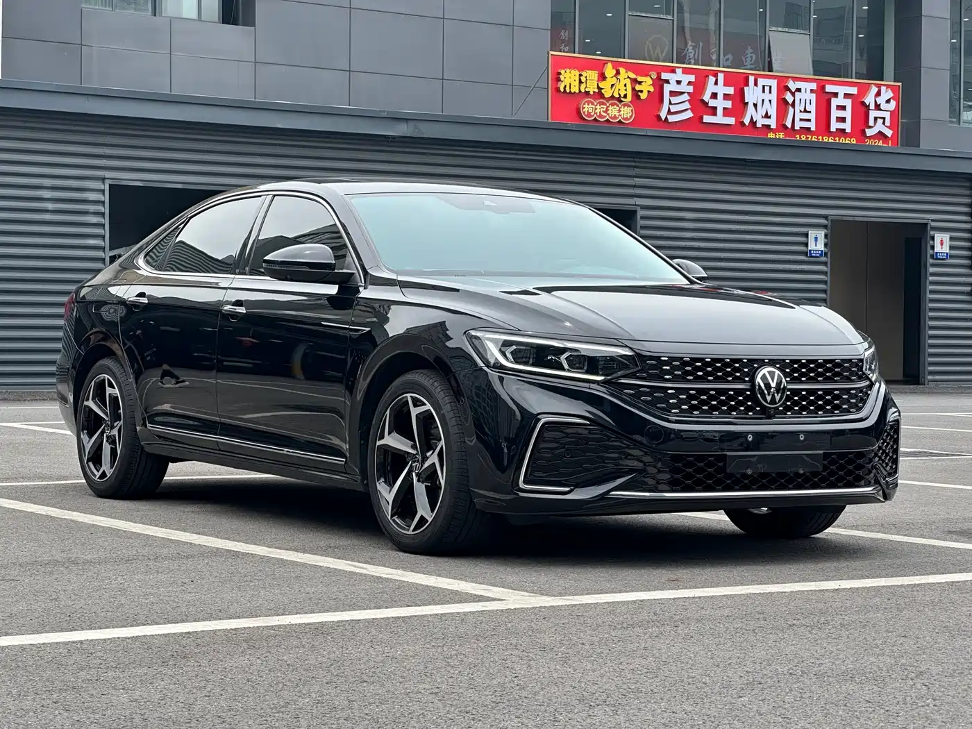 Volkswagen Passat 2023 330TSI Starlight Luxury Edition фото 3