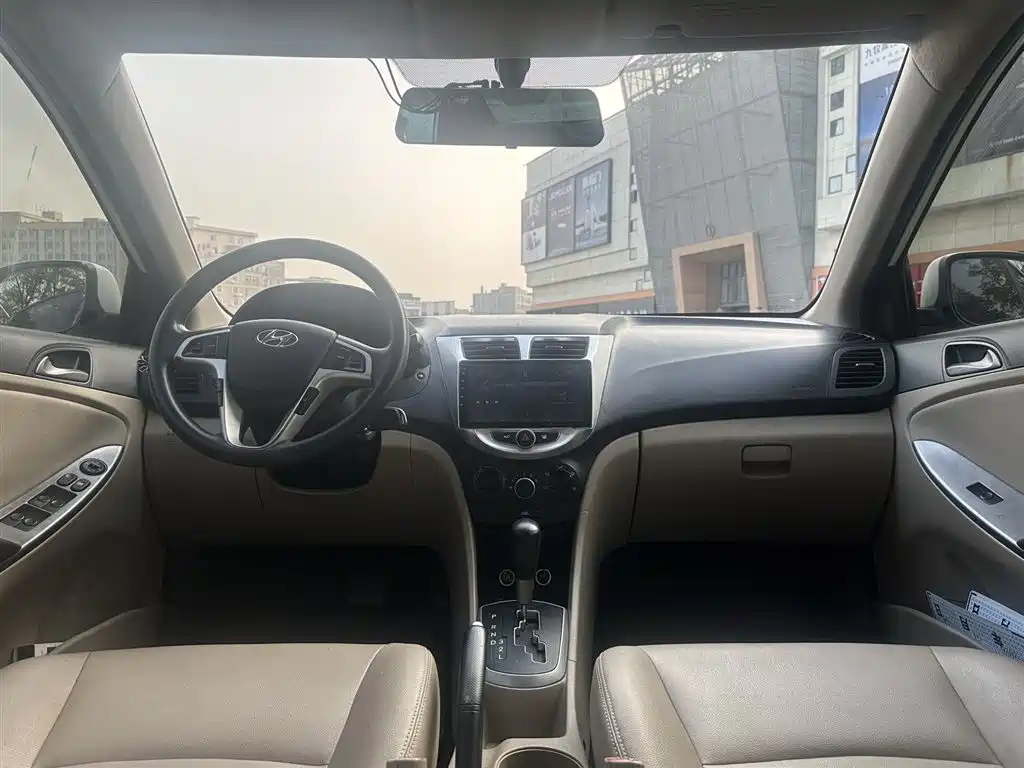 Hyundai Verna 2014 1.4L Automatic Smart GLS фото 9