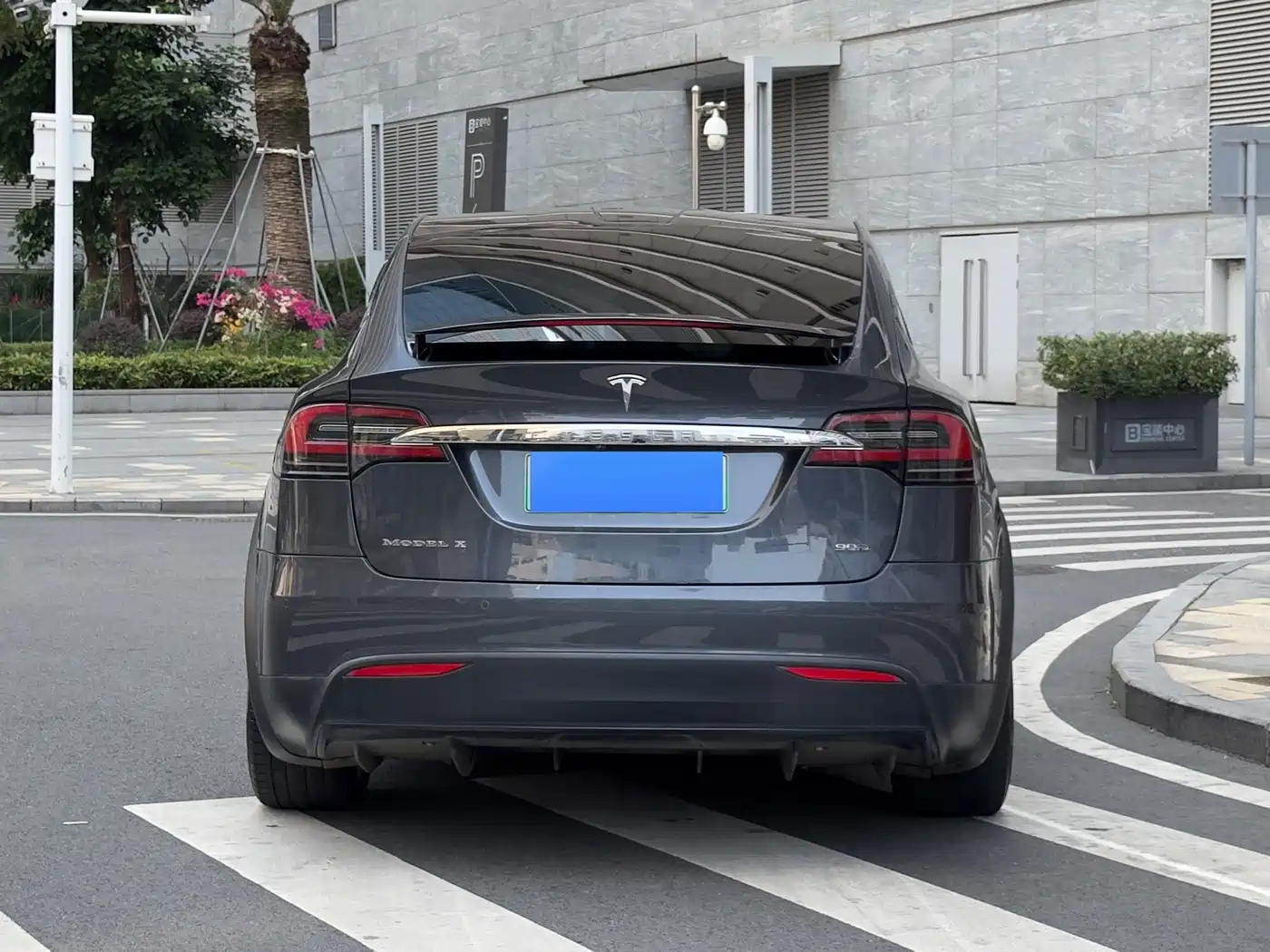 TESLA MODEL X