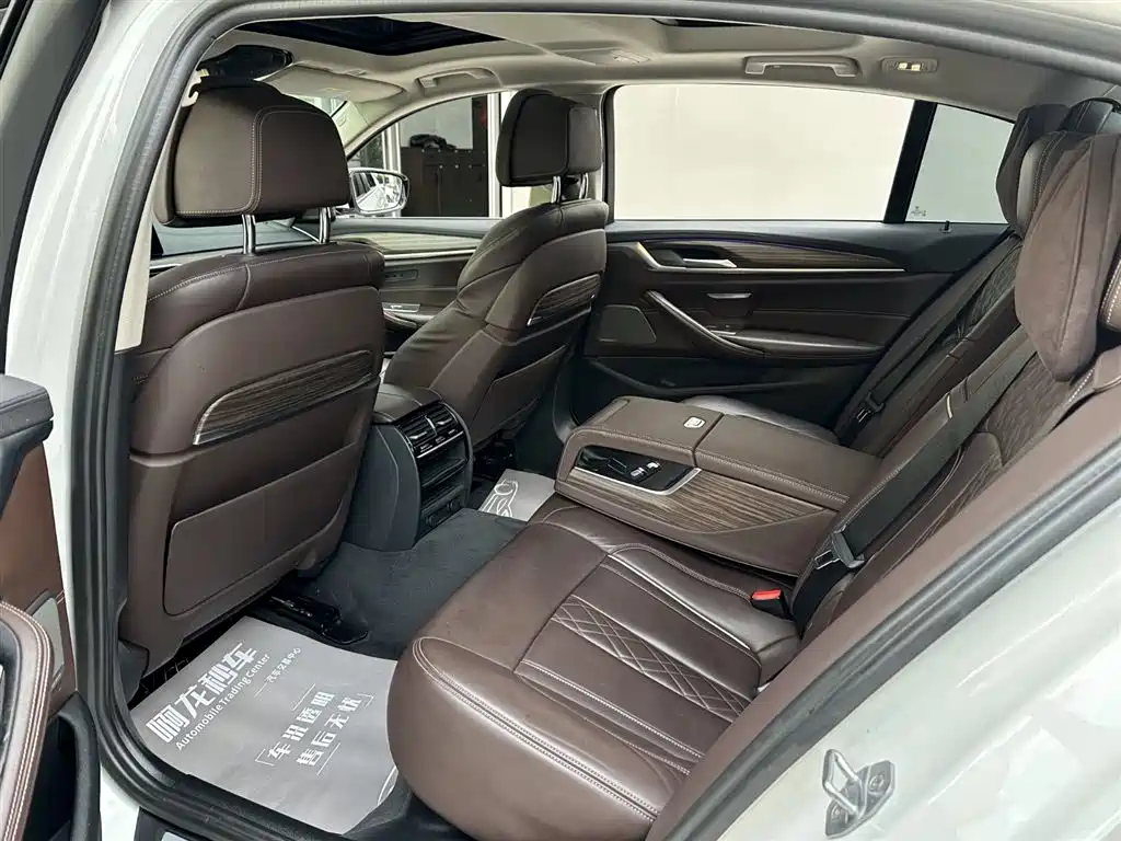 BMW 5 Series New Energy 2019 530Le Pioneer Edition фото 7