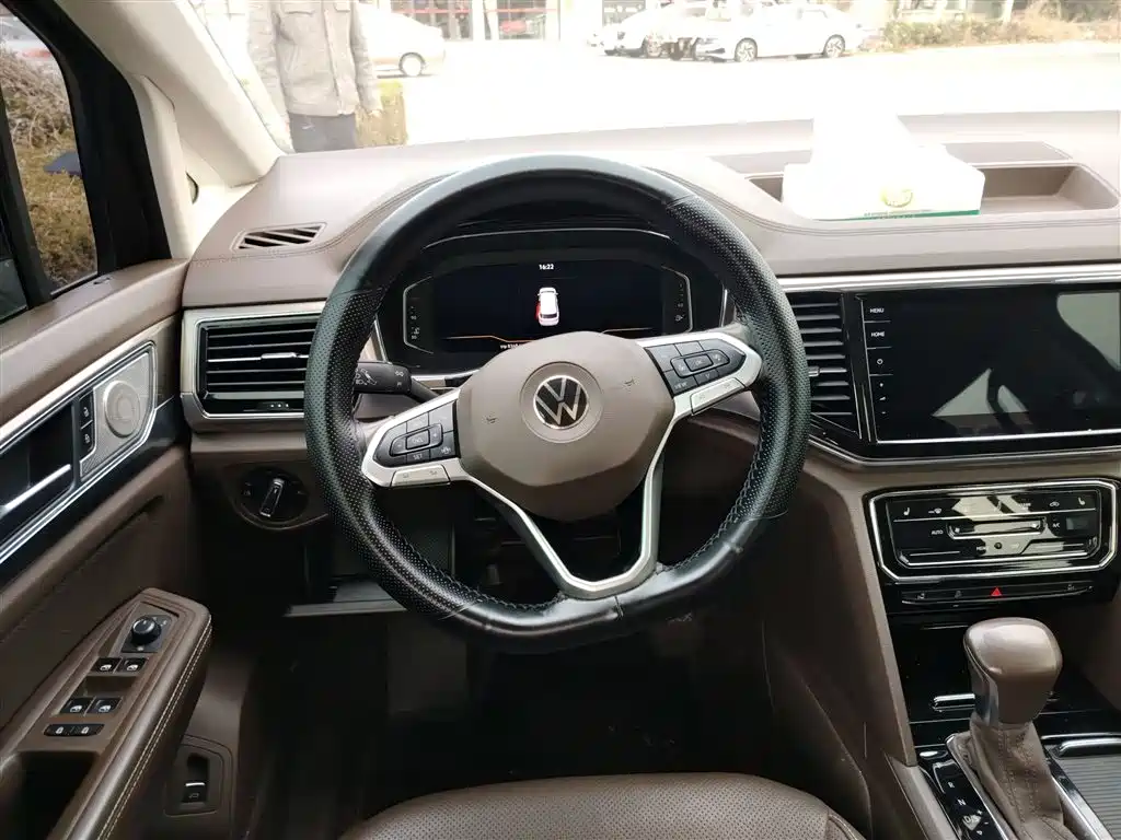 Volkswagen Viloran 2020 330TSI Luxury Edition фото 3