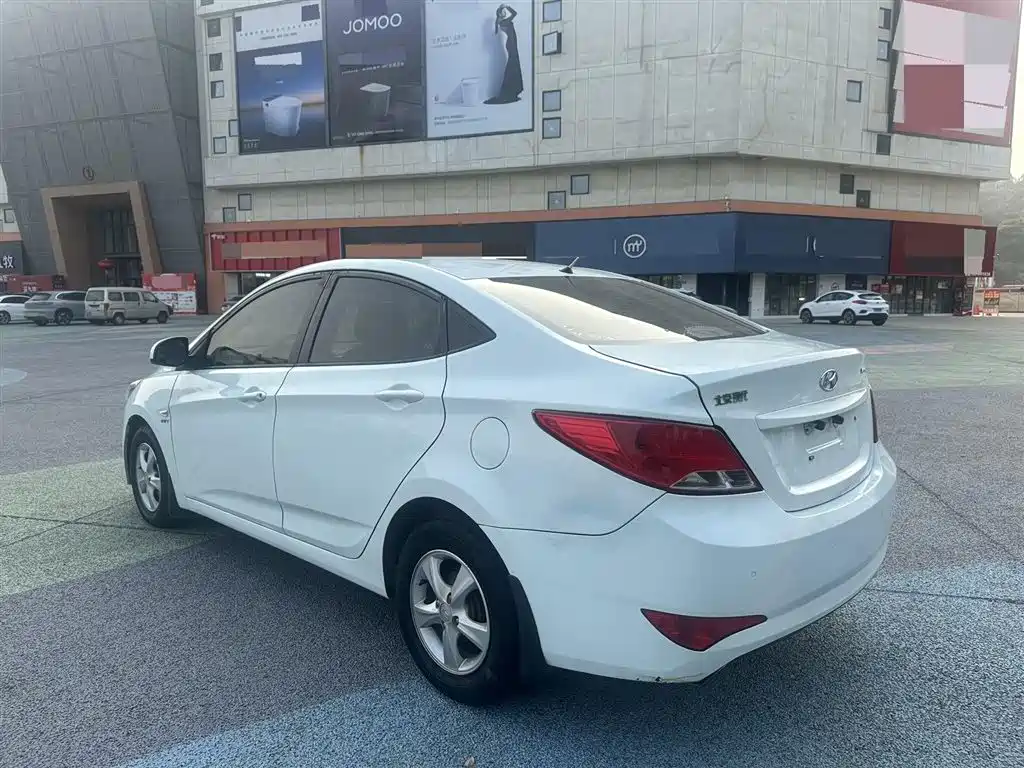 Hyundai Verna 2014 1.4L Automatic Smart GLS фото 6