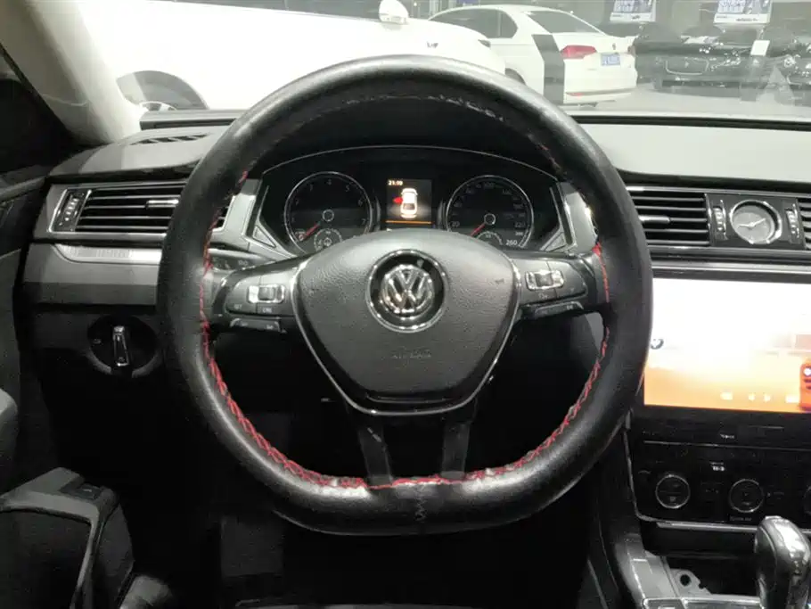 Volkswagen Passat 2016 330TSI DSG Executive Edition фото 15