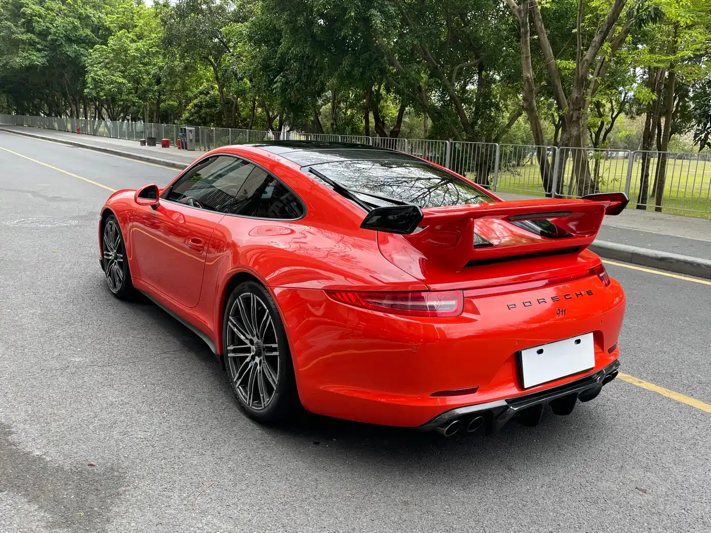 Porsche 911 2015 Carrera 4 3.4L Style Edition фото 9