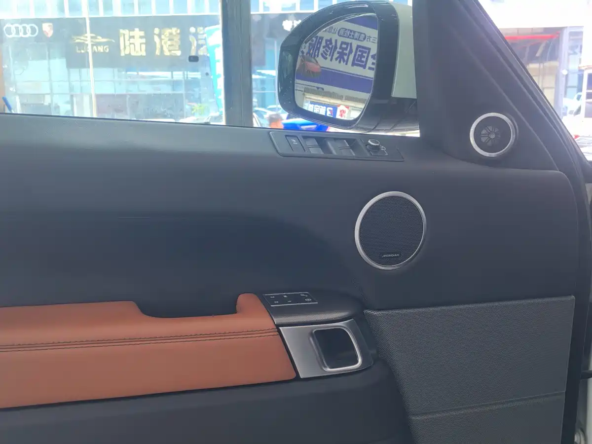 Land Rover Range Rover Sport 2016 Model 3.0 SDV6 HSE DYNAMIC фото 9