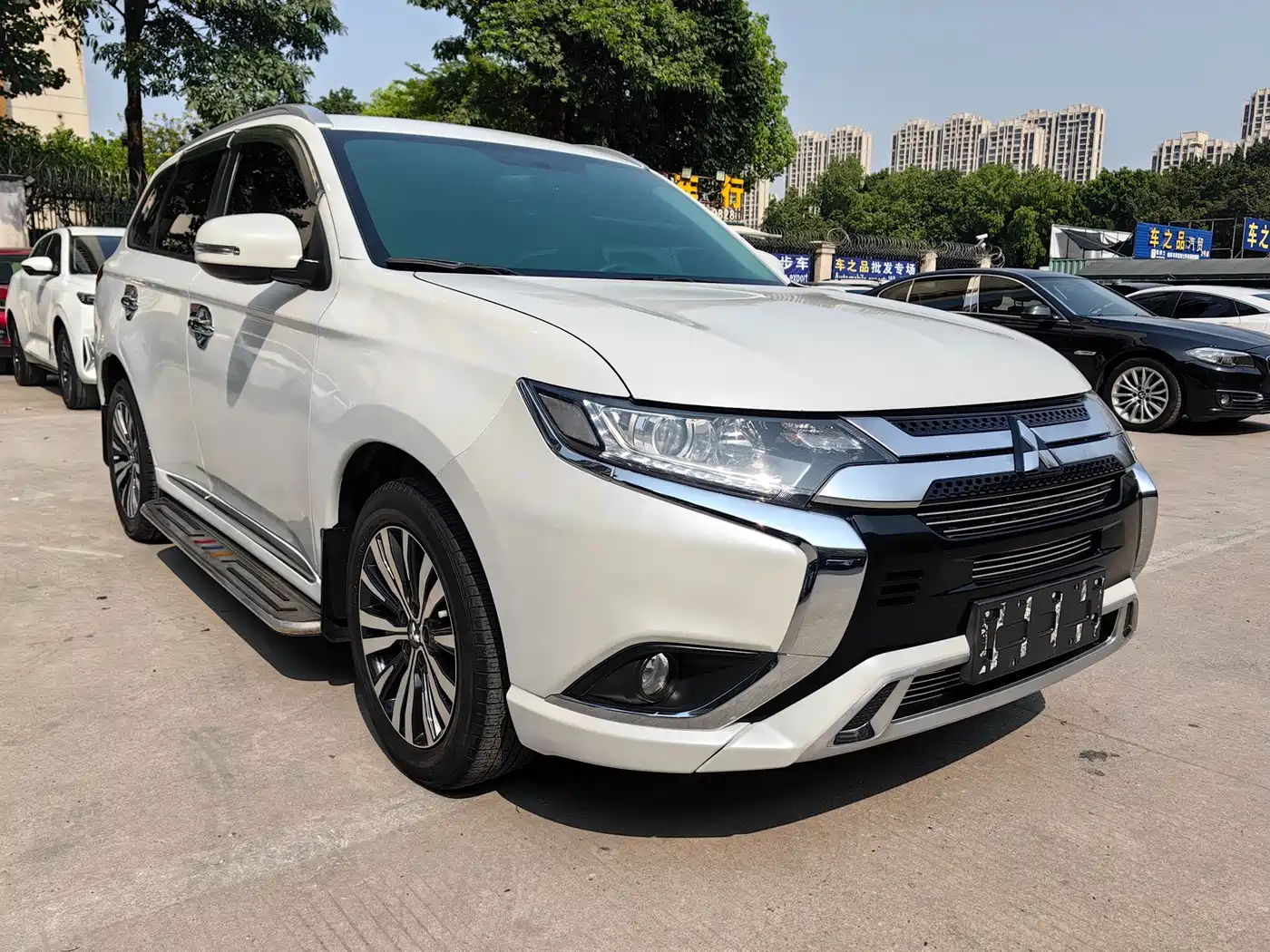 MITSUBISHI OUTLANDER