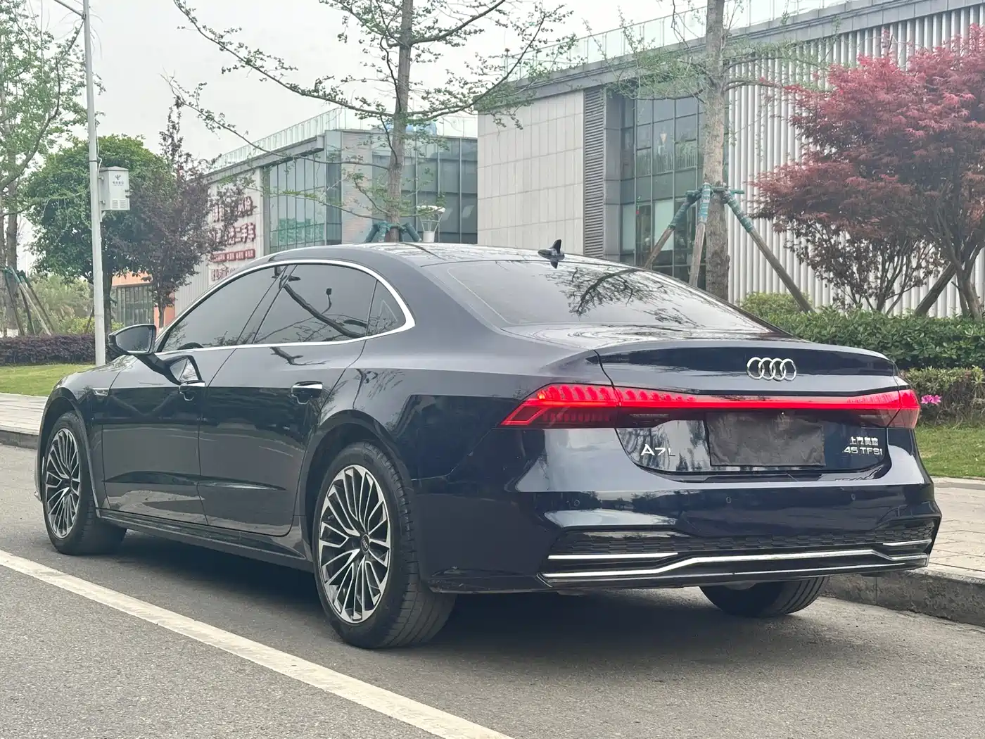 Audi A7L 2024 45 TFSI Luxury фото 18
