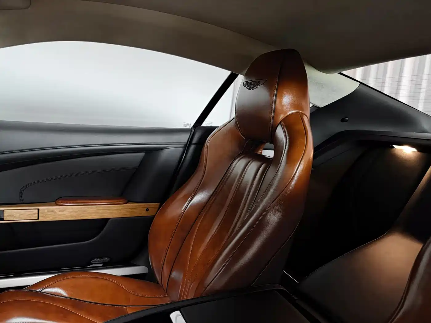 Aston Martin Virage 2012 6.0 Coupe фото 8