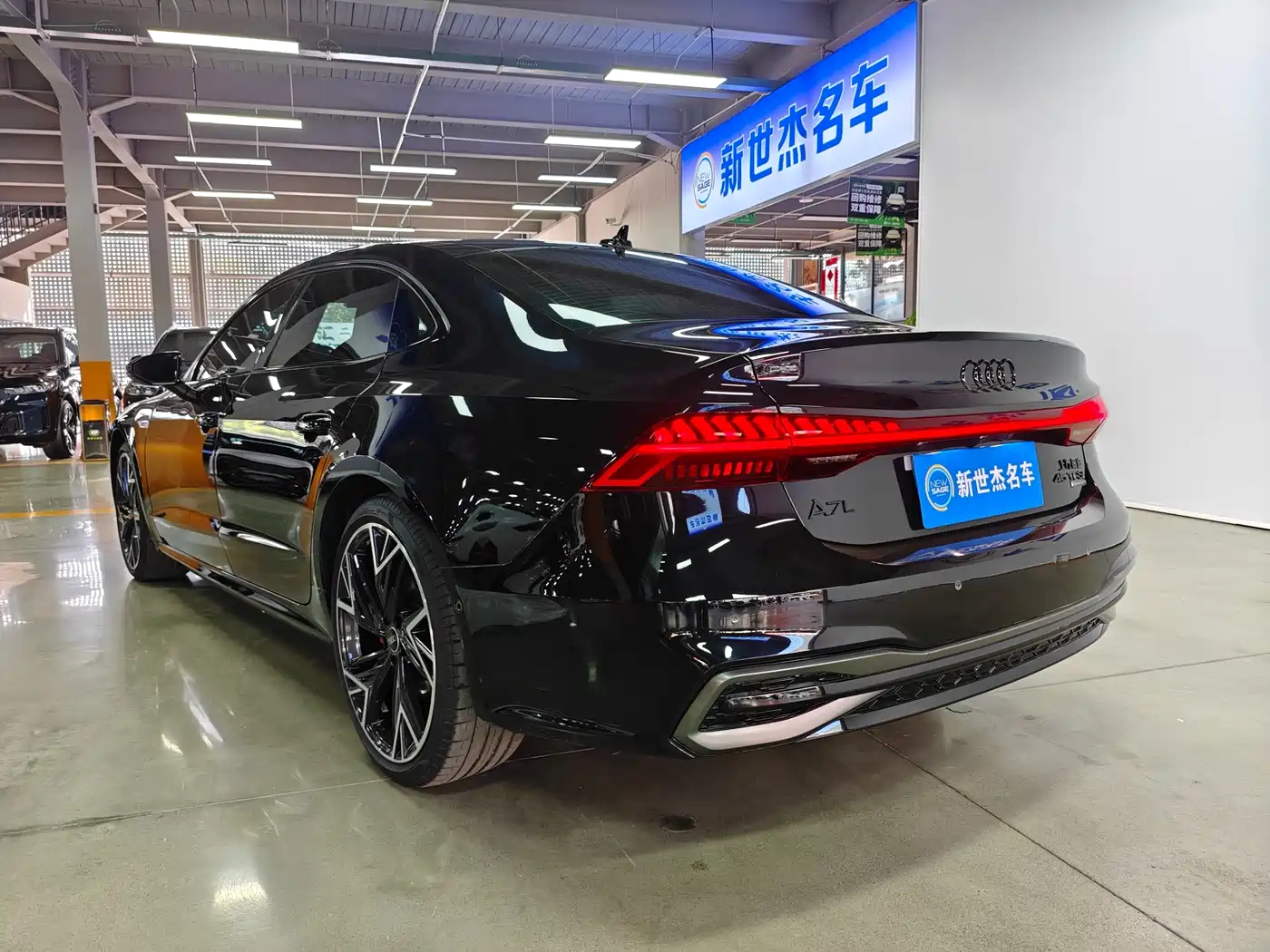 Audi A7L 2024 45 TFSI quattro Black Warrior Edition фото 16