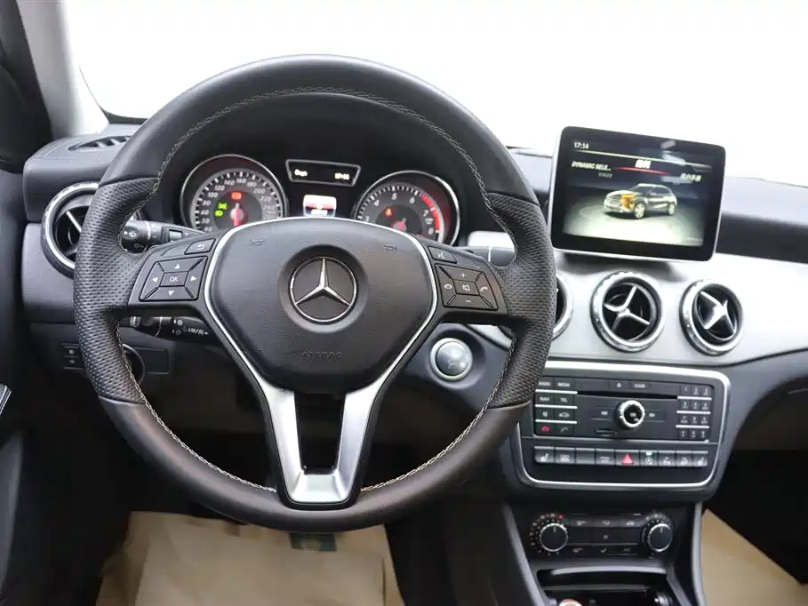 Mercedes-Benz GLA 2016 GLA 220 4MATIC Fashion фото 28