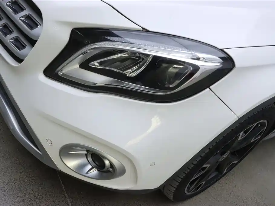 Mercedes-Benz GLA 2017 GLA 220 4MATIC Fashion фото 32