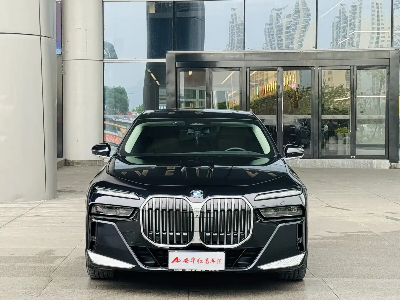 BMW 7 Series 2023 Model 740Li Leading M Sport Package фото 2