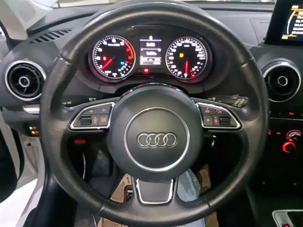 Audi A3 2016 Sportback 35 TFSI Leadership фото 11