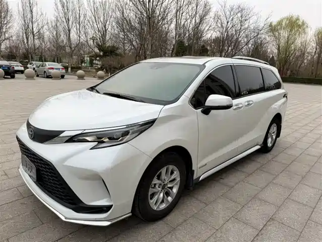 Toyota Granvia 2.5L, гибрид, Комфорт