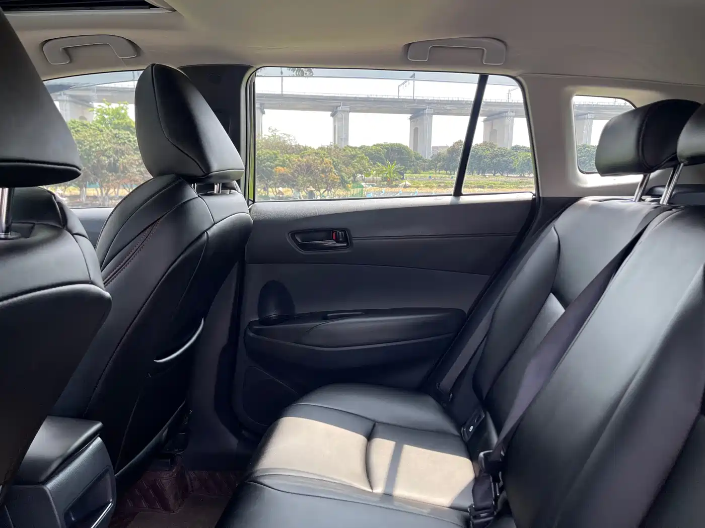 Toyota Frontlander 2024 2.0L Smart Hybrid Dual Engine Leading Edition фото 27
