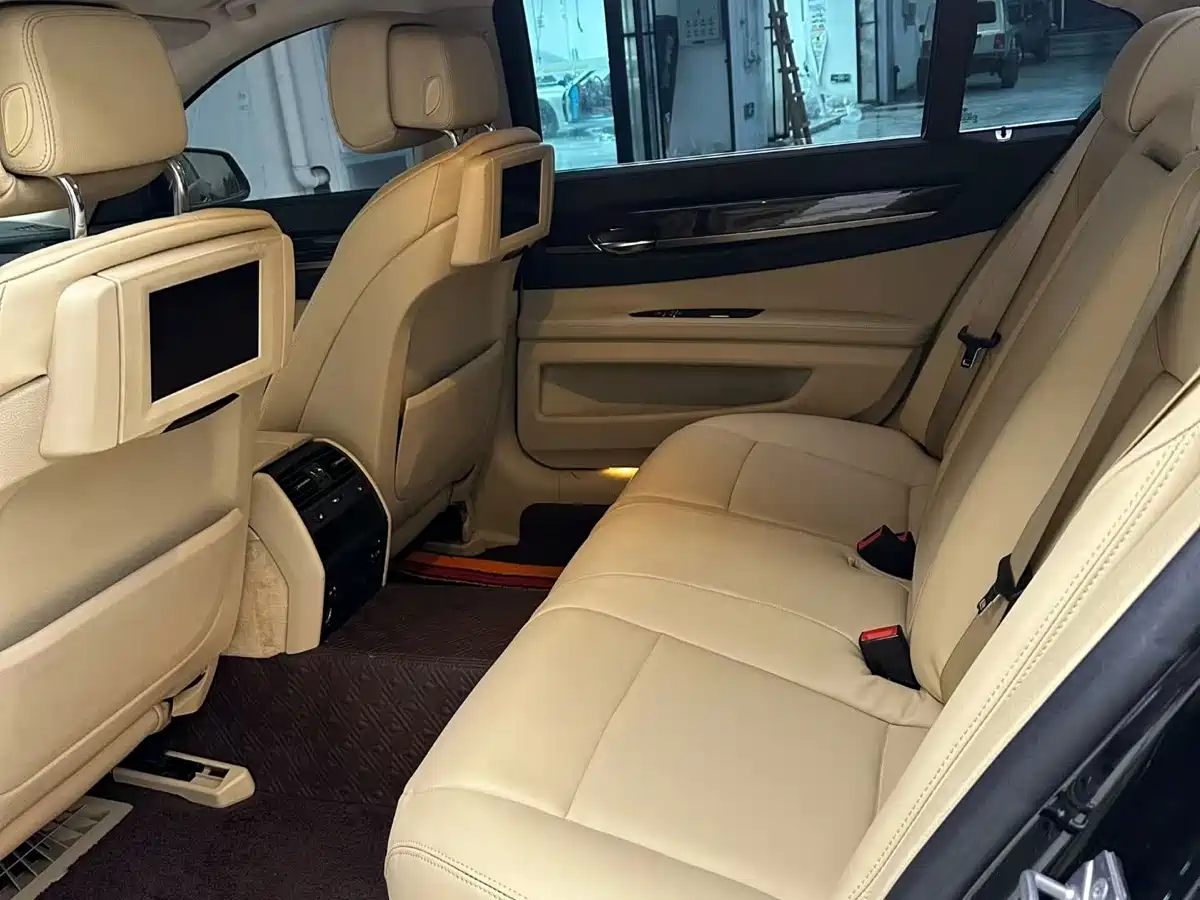 BMW 7 Series 2011 730Li Elegance фото 8