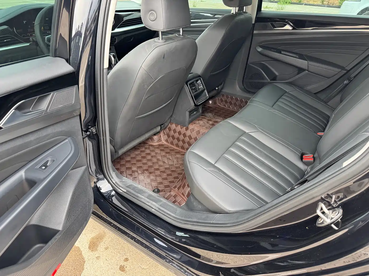 Volkswagen Passat 2022 280TSI Business Edition фото 5