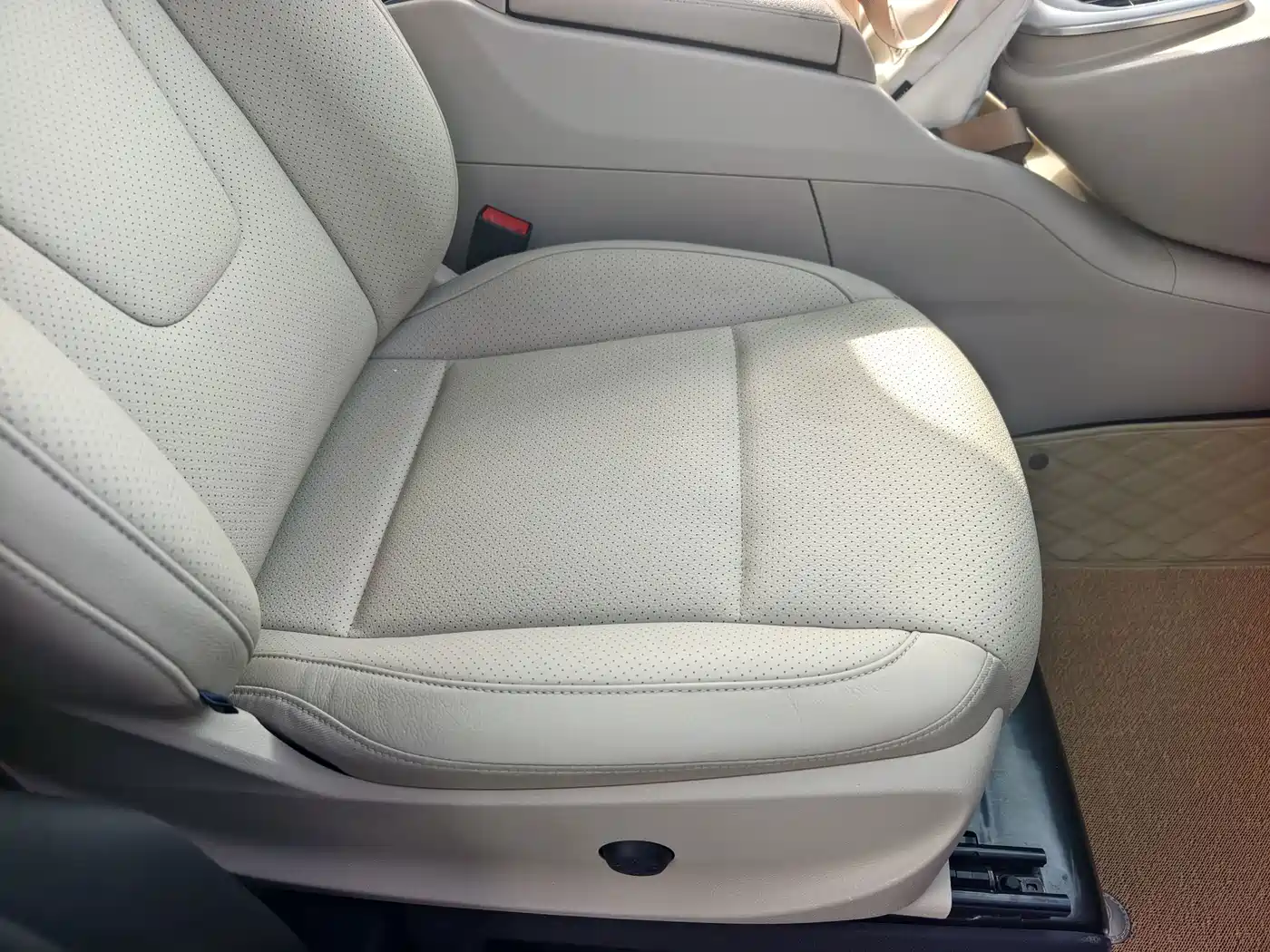 Photo 18 - Mercedes-Benz V-Class