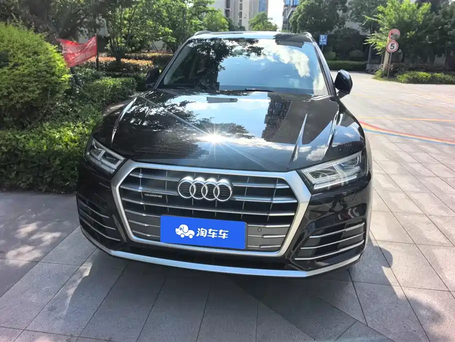Audi Q5L 2020 Facelift 40 TFSI Honor Fashion фото 2