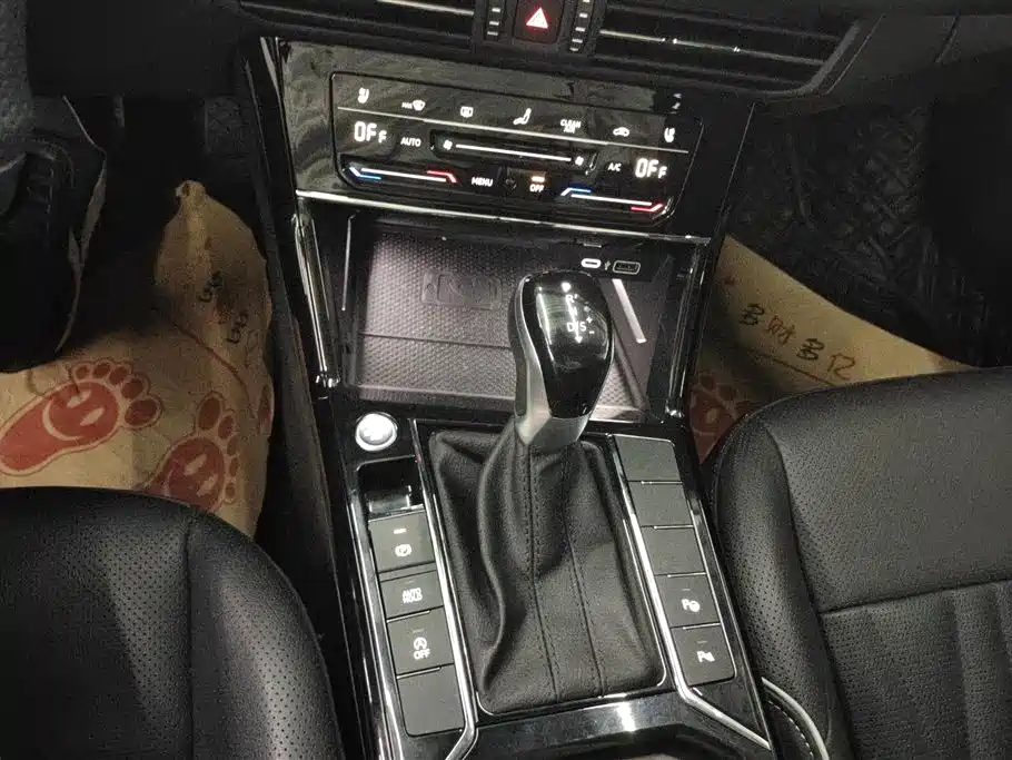 Volkswagen Passat 2022 330TSI Luxury Edition фото 16