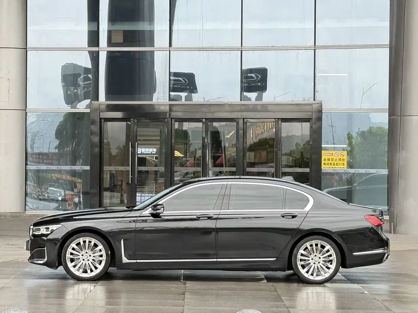 BMW 7 Series 2021 Model 730Li Luxury Package фото 3