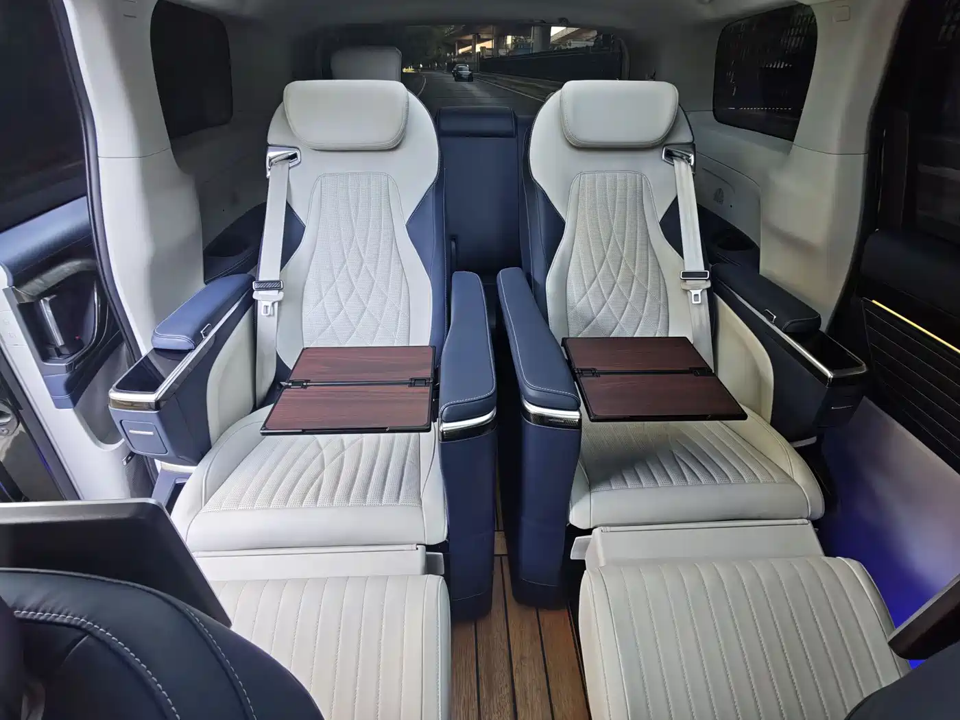 SAIC Maxus Maxus G90 2023 2.0T Interstellar 7-seater фото 24