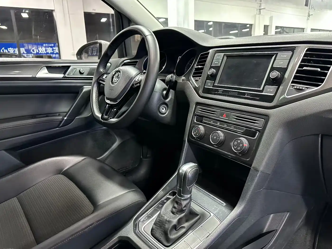 Volkswagen Golf Sportsvan 2016 230TSI Automatic Progressive фото 4