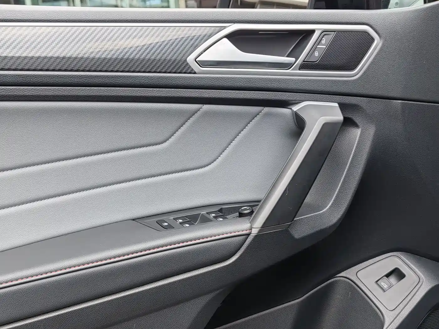 Volkswagen Tiguan X 2023 330TSI 2WD Flagship фото 10